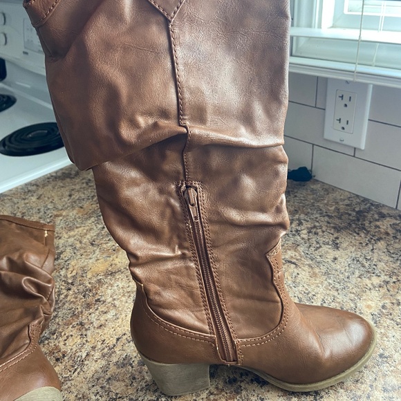 Call It Spring Heeled Leather Boots - Size 7 - Picture 7 of 7